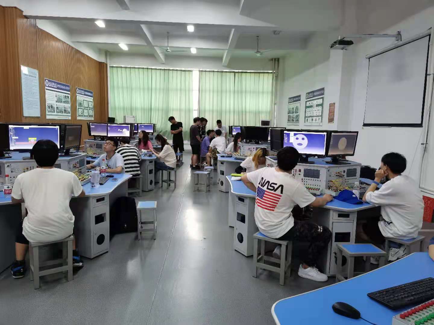 联合江苏海洋大学创新创业学院举办CATIA软件培训